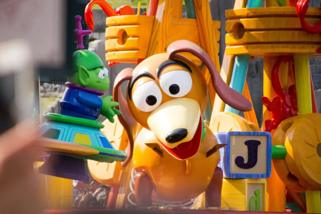 Slinky Dog from Toy Story Playland with a green alien figure.
